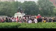 تلاش تظاهرکنندگانن برای سرنگون کردن مجسمه اندرو جکسون + ویدئو