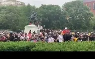 تلاش تظاهرکنندگانن برای سرنگون کردن مجسمه اندرو جکسون + ویدئو