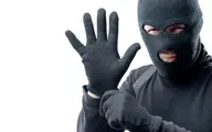دزد بد شانسی که حین دزدی به التماس کردن افتاد! + ویدئو