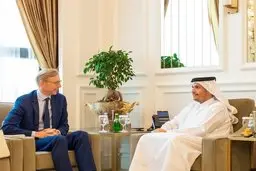 برایان هوک میانجی اعراب هم شد!