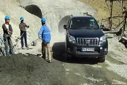 روزنامه اطلاعات درباره حضور کارگران چینی در ایران: ممکن است مامور باشند 