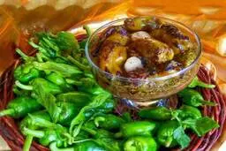با یک ترشی متفاوت سفره رو رنگی کن | طرز تهیه ترشی فلفل کبابی +ویدئو