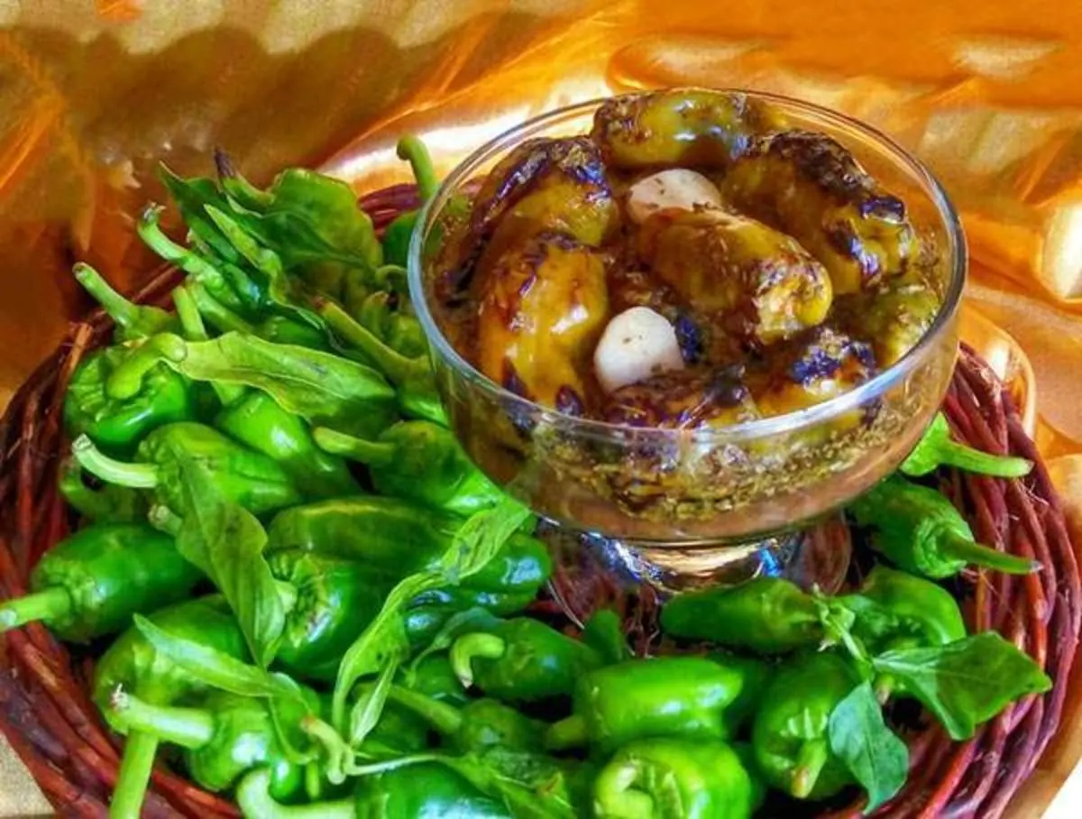 با یک ترشی متفاوت سفره رو رنگی کن | طرز تهیه ترشی فلفل کبابی +ویدئو