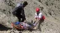 نجات راکب موتورسیکلت در ارتفاعات کوه«باریک» ایلام توسط هلال احمر 