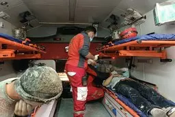 تصاویر جدید از مصدومان حادثه ریزش یک سوله بر سر کارگران در فرودگاه امام