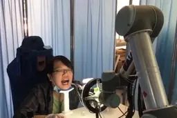  نمونه گیری بیماران کرونایی با ربات هوشمند