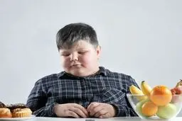 نگران چاقی و وزن فرزند خود هستید ؟ | راهکار هایی موثر برای کاهش وزن کودک خود