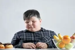 نگران چاقی و وزن فرزند خود هستید ؟ | راهکار هایی موثر برای کاهش وزن کودک خود
