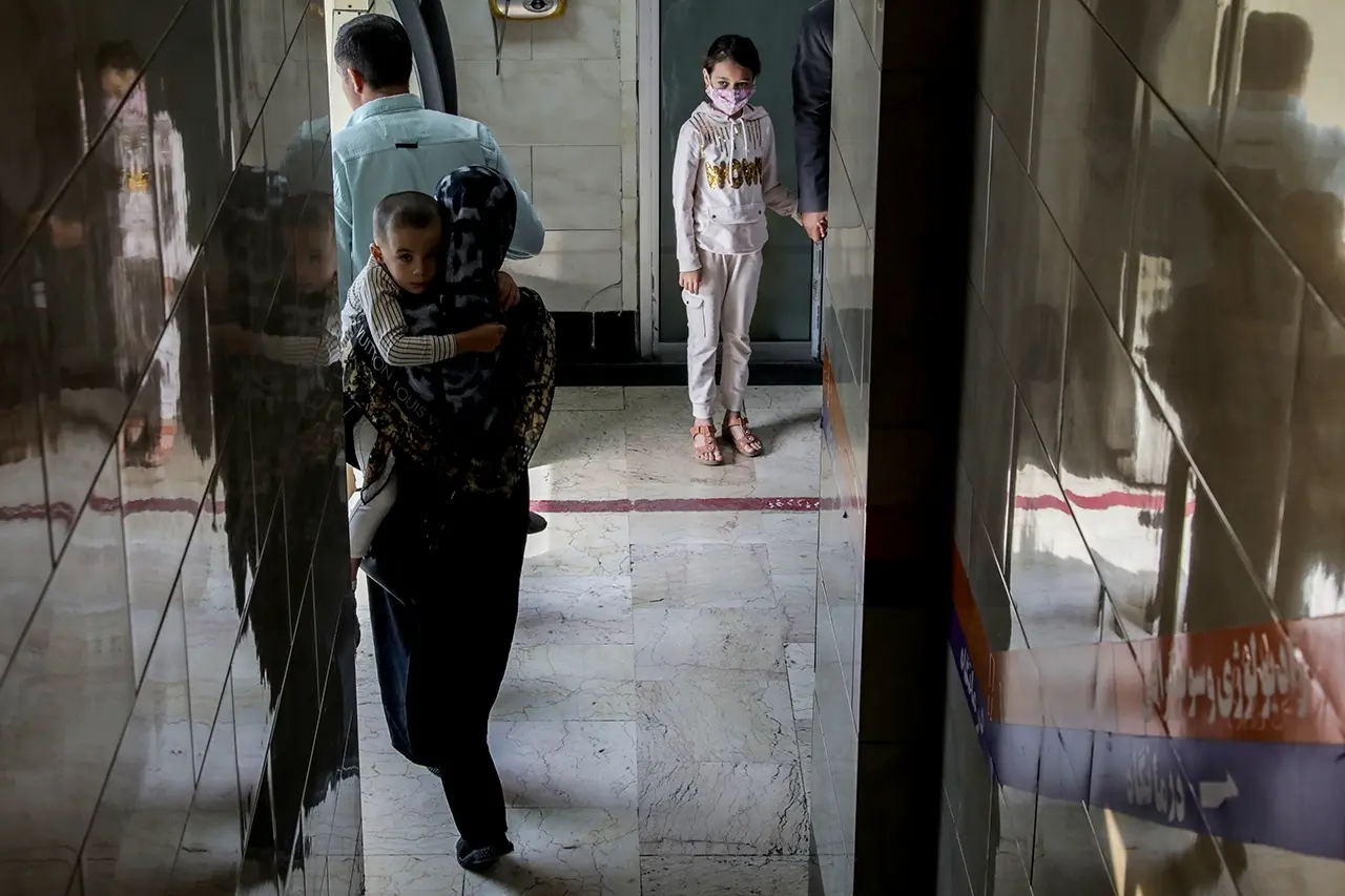 مسئول مرکز ملی آنفلوآنزا: ۳۰ تا ۳۵ درصد مردم به آنفلوآنزا مبتلا شده‌اند | اپیدمی‌ آنفلوآنزا تا بهمن ماه ادامه دارد