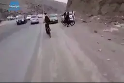 متاسفانه تو کشور ما ،دوچرخه سواران هیچ گونه حقوقی ندارن... + ویدئو