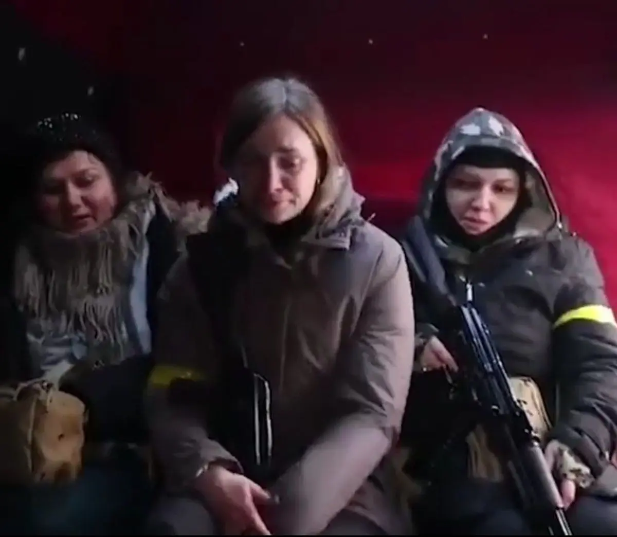 زنان مسلح اوکراین، در کنار مردان با نیروهای روسیه مبارزه می‌کنند+ویدئو