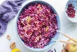 “سالاد کلم و انار”، پیش غذایی بینظیر و خوشمزه برای شب یلدا