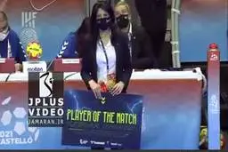 لحظه احساسی برای دختر ایرانی در اسپانیا | اشک های دروازه بان ایران به همراه تشویق تماشاگران + ویدئو 