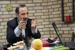 خوش چهره: دولت اوراق قرضه عمومی بفروشد و پولش را بین مردم توزیع کند