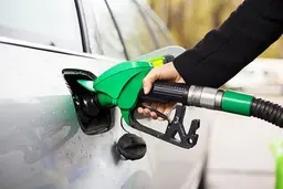 فروش اجباری مکمل بنزین جرم است + ویدئو