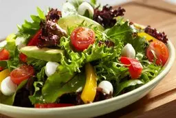 برای شام این سالاد کریسمسی خوشگل و خوشمزه رو کنار غذات حاضر کن! | طرز تهیه سالاد کریسمسی +ویدئو