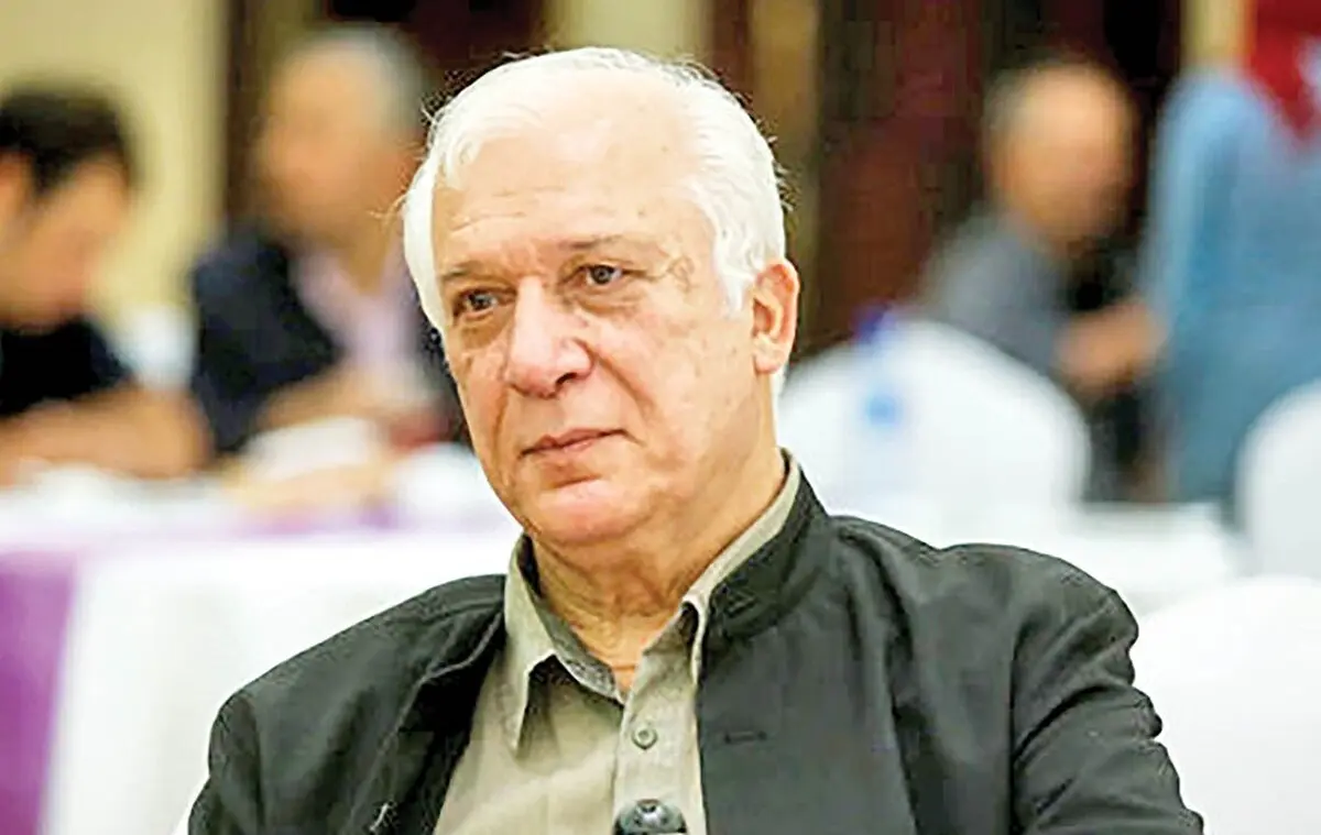 خسرو سینایی بدرود حیات گفت 
