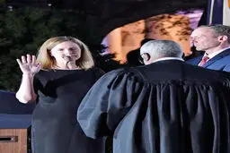 سرایت دوپارگی آمریکا به حاکمیت