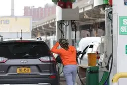 
افزایش بی سابقه قیمت بنزین در آمریکا