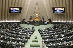 طعنه سنگین به نمایندگان: مجلسی که مصوباتش قابل اجرا نیست، نباید تعطیل شود؟ | برخی مصوبات مجلس از ترس است نه اقتدار