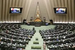 طعنه سنگین به نمایندگان: مجلسی که مصوباتش قابل اجرا نیست، نباید تعطیل شود؟ | برخی مصوبات مجلس از ترس است نه اقتدار