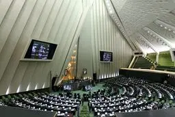 
تقدیر مجلس از صداوسیما بابت پخش «گاندو» |  بصیرت و آگاهی سیاسی مردم را بالا بردید
