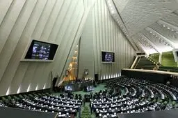 
تقدیر مجلس از صداوسیما بابت پخش «گاندو» |  بصیرت و آگاهی سیاسی مردم را بالا بردید
