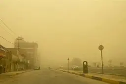 طوفان شدید گرد و غبار در عراق و وزش بادهای ویرانگر در عربستان