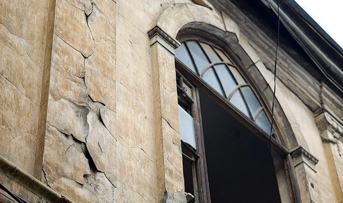 تخلیه ۲ ساختمان تجاری در خیابان جمهوری | علت چیست؟