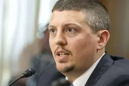 
مقام پیشین کاخ سفید: کاهش تحریم‌ها برای کمک به مقابله با کرونا در ایران کافی نیست
