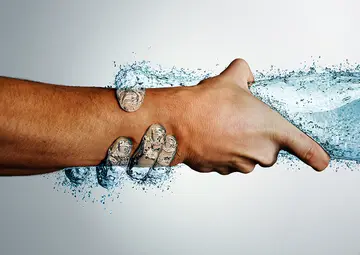 نگرانی‌ها درباره کمبود آب؛ آیا جیره‌بندی در راه است؟ | وزیر نیرو پاسخگوی پرسش‌های مردم درباره مدیریت منابع آبی شد +ویدئو