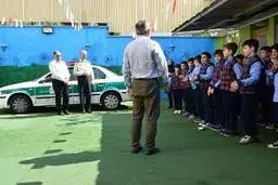 خودروی پلیس، بوم هنر کودکان شد | سوپرایز بامزه دختران چابهار بر روی خودروی پلیس ناجا +ویدئو