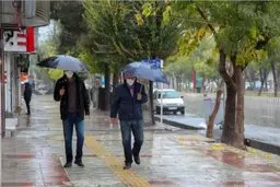 تقویت سامانه بارشی |  رگبار، رعدوبرق و وزش باد شدید در شمال کشور ادامه دارد | هوای تهران آلوده است