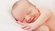 علت جذاب لبخند زدن نوزاد در خواب | چرا نوزادان در خواب لبخند می‌زنند؟