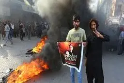حمله هواداران عمران‌خان به مراکز نظامی + فیلم