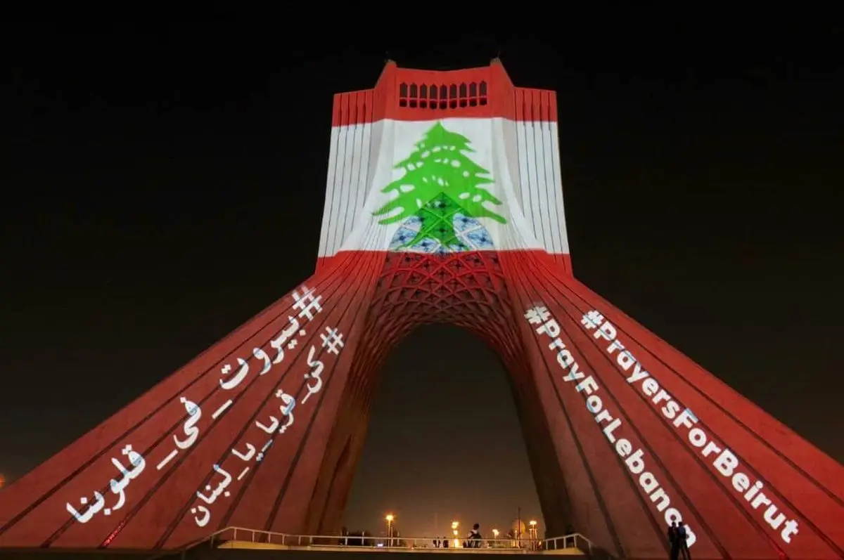  رنگ پرچم لبنان روی جداره برج آزادی و پل طبیعت  نمایان شد