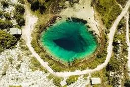 دریاچه گلاشوو در کرواسی | چرا این دریاچه به چشم زمین معروف است؟ +ویدئو