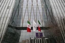 بورس تهران قرمز شد  |  ادامه روند خروج پول حقیقی در بازار  