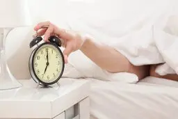 خودتو از شر خواب بهاری با این روش خلاص کن | خواب آلودگی فصل بهار را با این ترفندها مهار کن