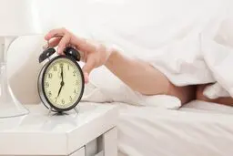 خودتو از شر خواب بهاری با این روش خلاص کن | خواب آلودگی فصل بهار را با این ترفندها مهار کن