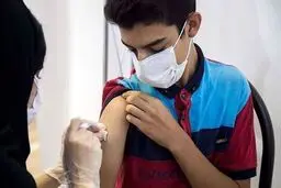 واکسیناسیون بیش از ۷۰ درصد دانش‌آموزان علیه کرونا|  آغاز لکه‌گیری مدرسه به مدرسه واکسیناسیون
