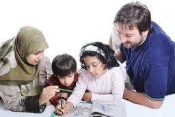 دستمزد والدین چگونه بر مهارت فرزندان اثر می‌گذارد؟ | انتقال بین‌نسلی ریسک درآمد