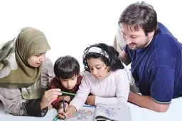 دستمزد والدین چگونه بر مهارت فرزندان اثر می‌گذارد؟ | انتقال بین‌نسلی ریسک درآمد