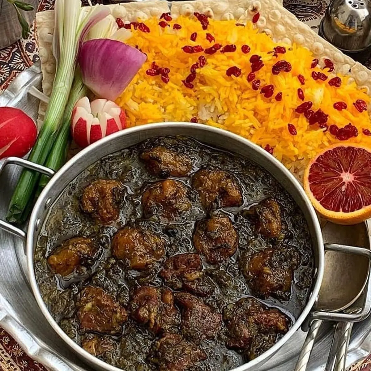ناهار خورشت آلو اسفناج با کته درست کن، محشر میشه | طرز تهیه خورشت آلو اسفناج با کته به روش نواب ابراهیمی 