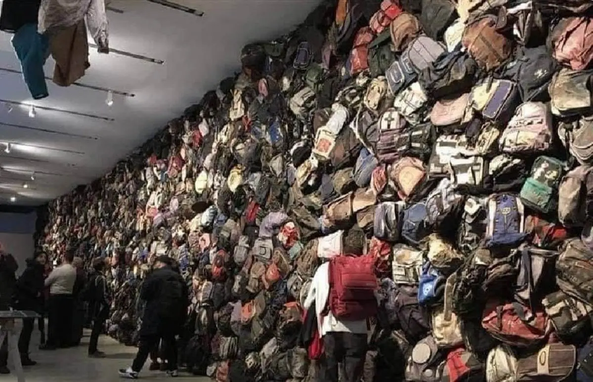 هر کیف قصه ای دارد| موزه portom  کیف های مهاجرینی  که برای رسیدن به  اروپا غرق شدند را نگه داری میکند