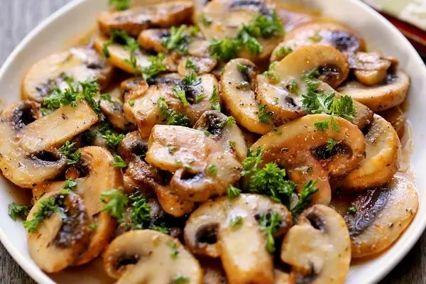 یک صبحونه متفاوت با خوراک قارچ امتحان کن | طرز تهیه خوراک قارچ +ویدئو