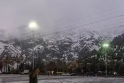 بارش برف مدارس پنج شهر آذربایجان غربی را تعطیل کرد