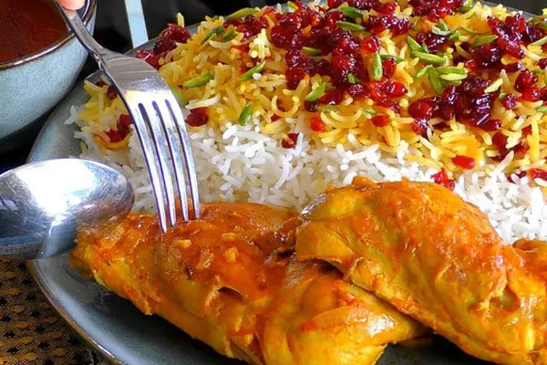 ناهار چلو مرغ زعفرانی بدون رب گوجه درست کن، محشر میشه | طرز تهیه چلو مرغ زعفرانی به روش رستورانی بدون رب گوجه فرنگی