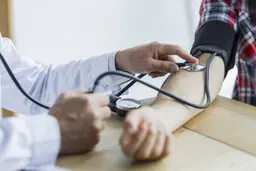 فشارخون بالا ریسک ابتلا به COVID-۱۹ را افزایش می‌دهد
