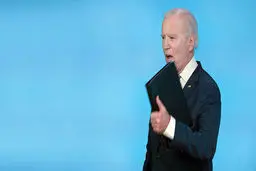 دوئل بر سر برنامه بایدن برای «نجات آمریکا» | محافظه‌کاران خشمگین شدند؛ چپ‌ها خوشحال